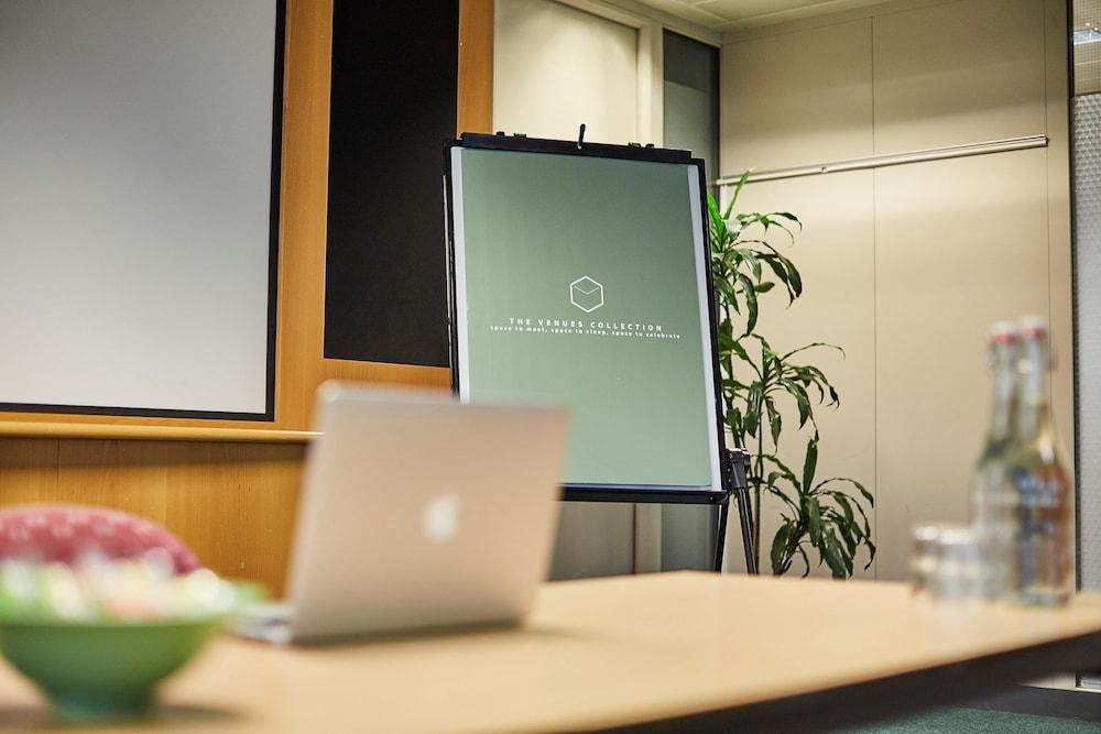Hotel Kents Hill Park Training & Conference Centre Milton Keynes Esterno foto